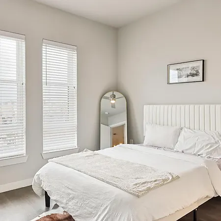 Luxury 2Bd Condo With Pool & Gym